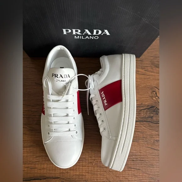 PRADA(プラダ)CALZATURE DONNA Women's Prada Calzature Donna Nero Vernice Black Sneakers US